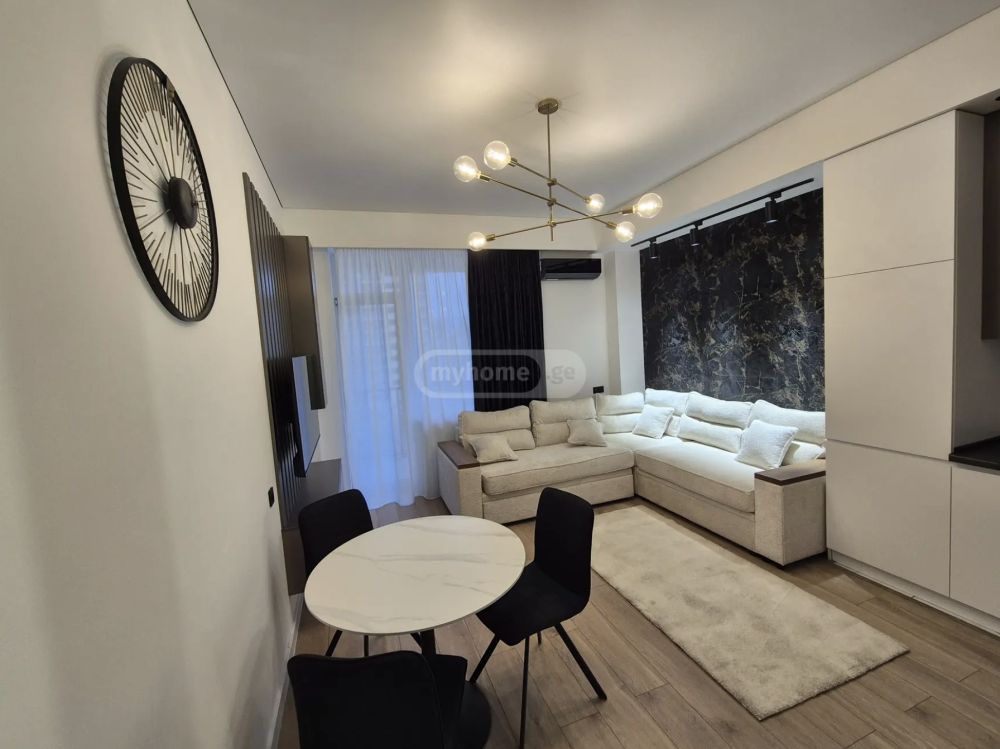 იყიდება 2 ოთახიანი ბინა საბურთალოზე